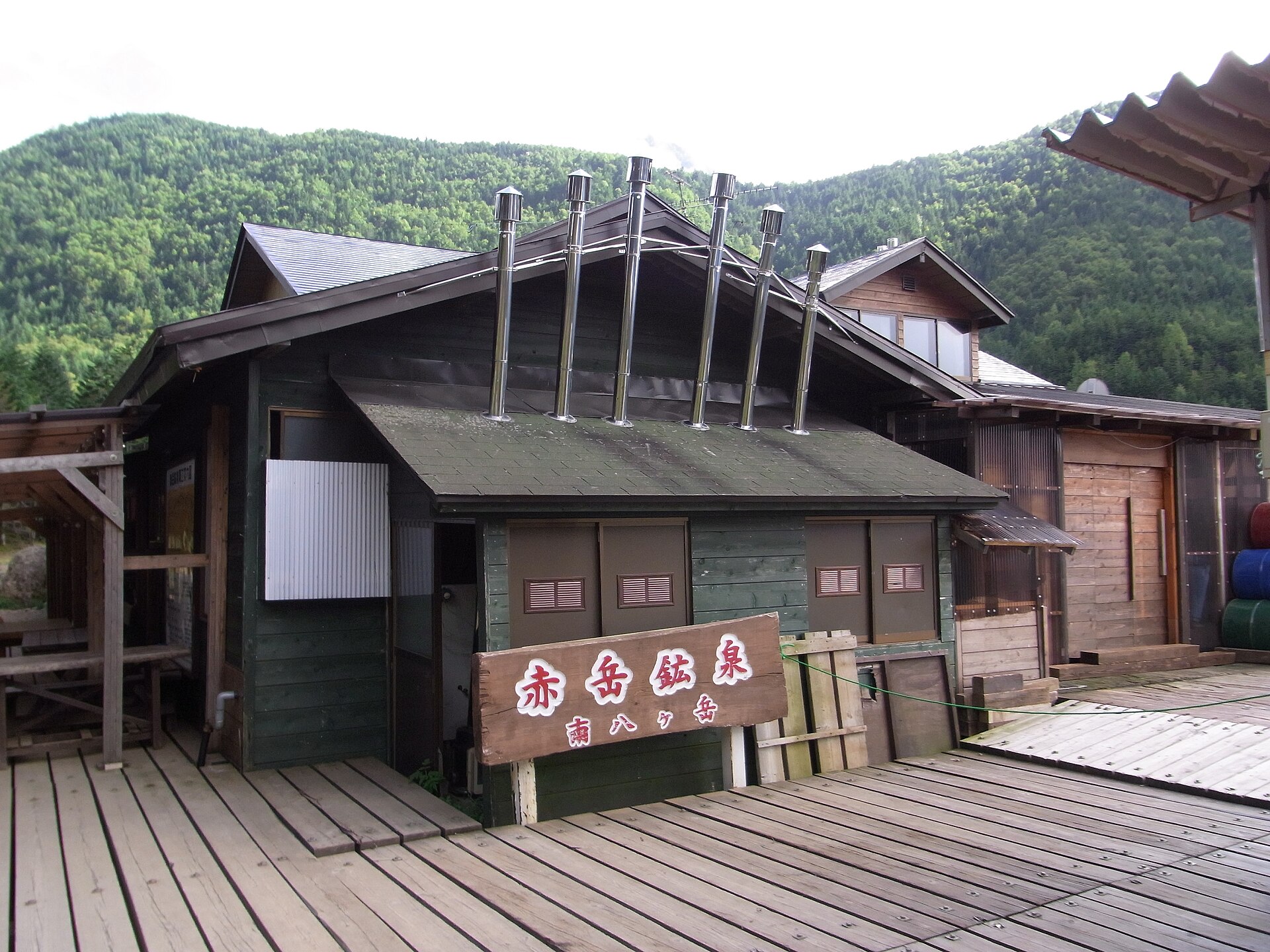 赤岳鉱泉の小屋と看板
