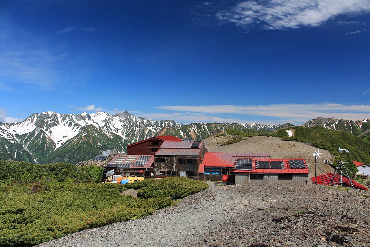蝶ヶ岳ヒュッテと槍ヶ岳